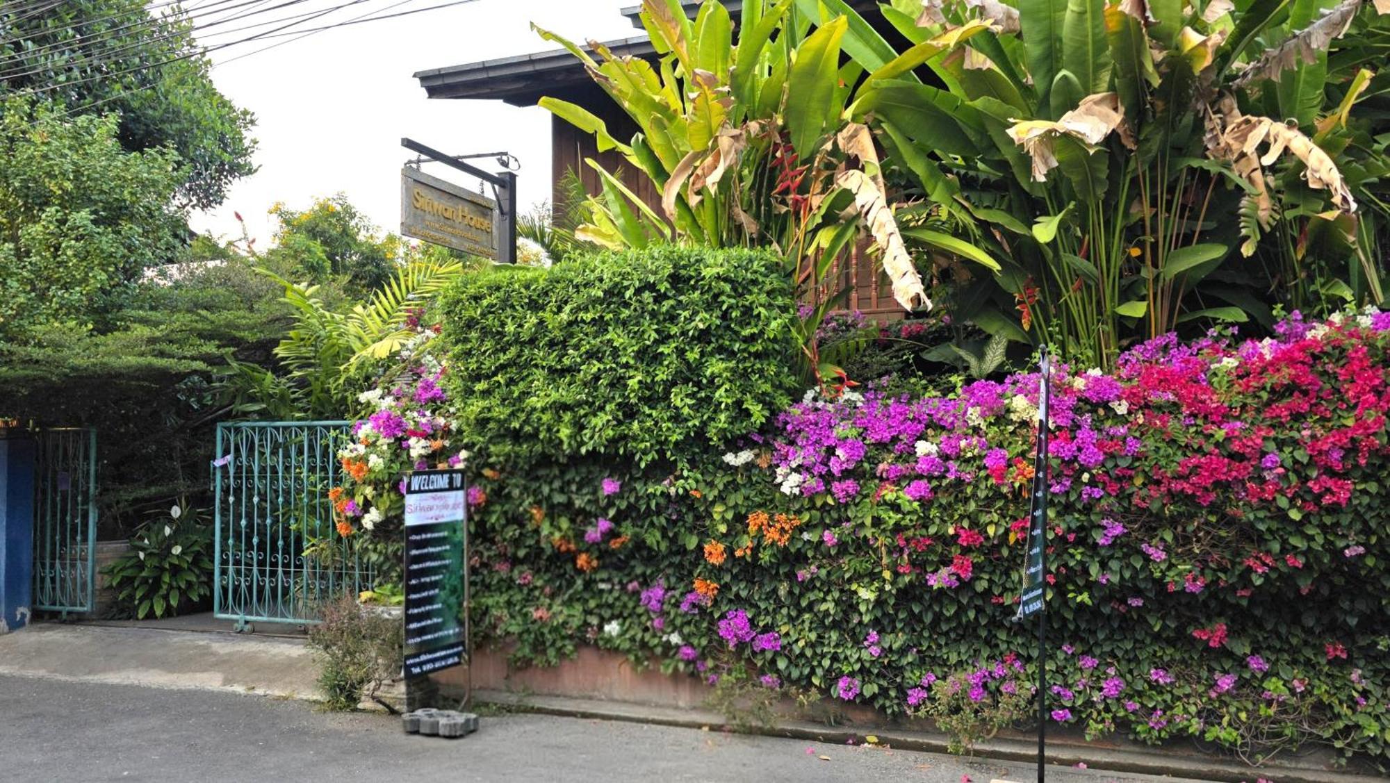 Siriwan Hostel Τσιάνγκ Μάι Εξωτερικό φωτογραφία