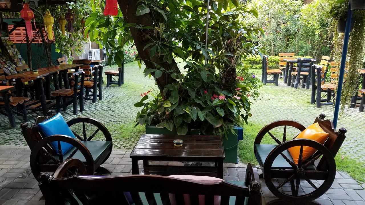 Siriwan Hostel Τσιάνγκ Μάι Εξωτερικό φωτογραφία