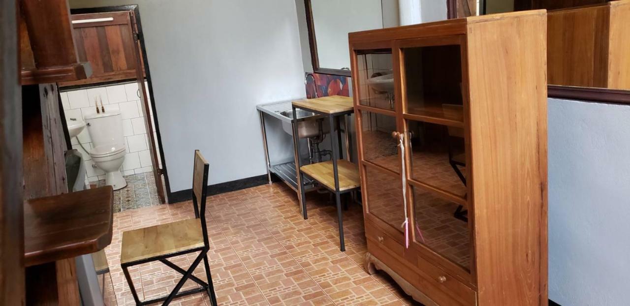 Siriwan Hostel Τσιάνγκ Μάι Εξωτερικό φωτογραφία